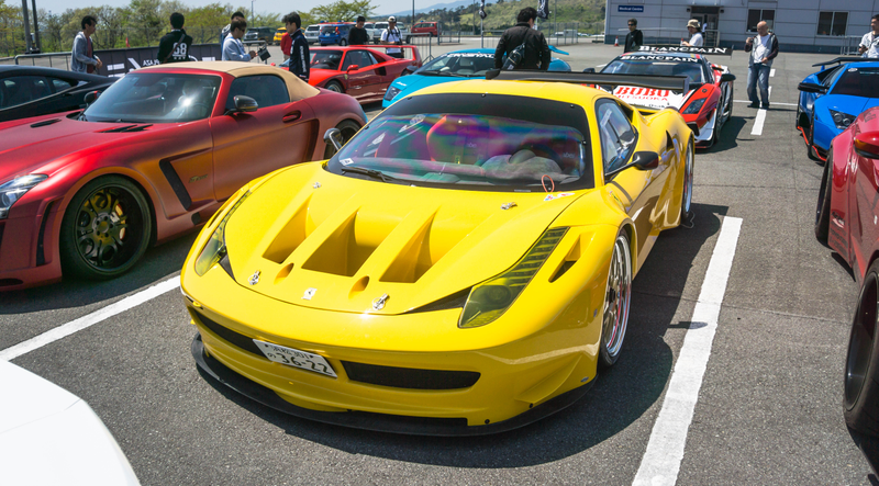 Illustration for article titled This Parking Lot Party Reveals Just How Wild Japan's Tuner Scene Can Get